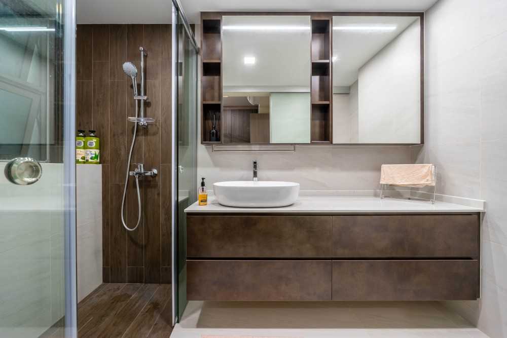 Contemporary Bathroom with Mirror and Shower Screen