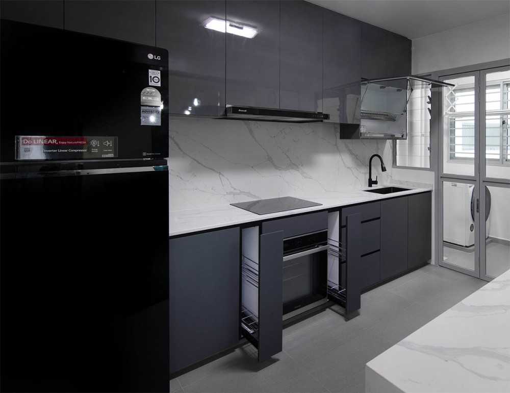 Modern Kitchen with Countertop and Kitchen Backsplash