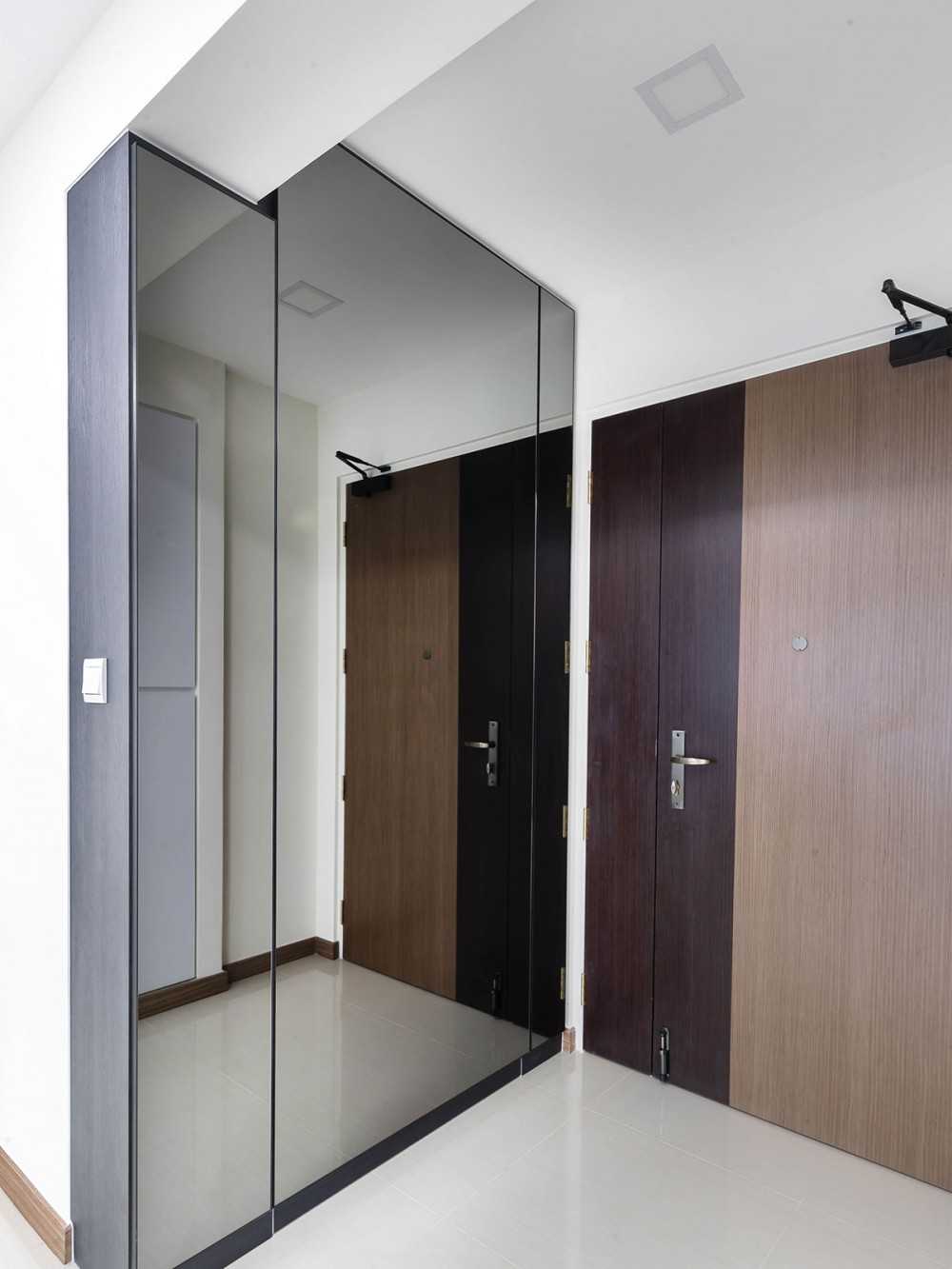 Modern Entryway with Mirror and Wall Mirror