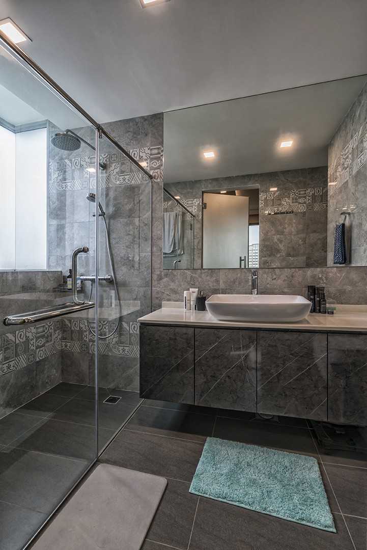 Modern Bathroom with Countertop and Marble Floor