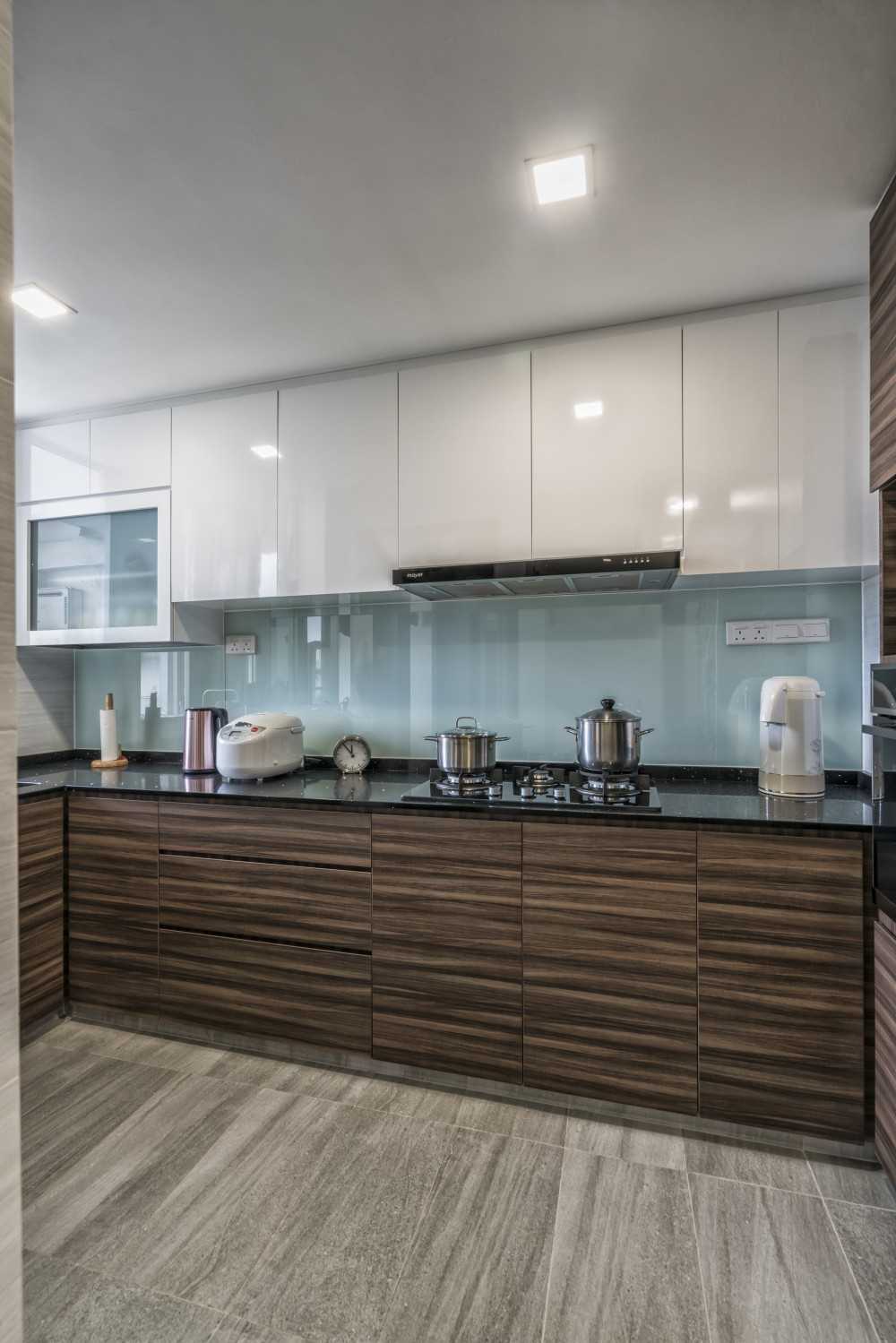 Modern Kitchen with Countertop and Kitchen Backsplash