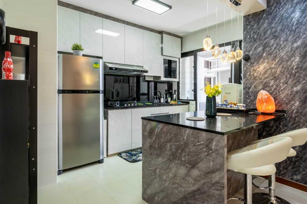 Contemporary Kitchen with Homogeneous Tiles and Kitchen Island