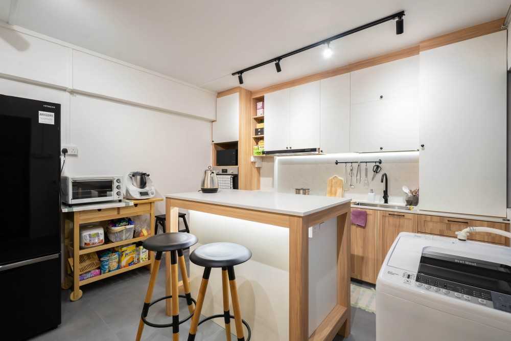 Scandinavian Kitchen with Homogeneous Tiles and Kitchen Window