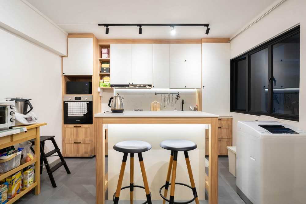 Scandinavian Kitchen with Countertop and Homogeneous Tiles