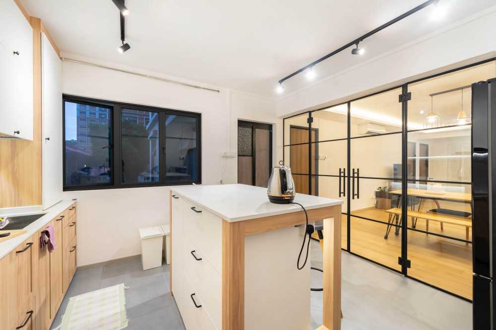 Scandinavian Kitchen with Homogeneous Tiles and Kitchen Window