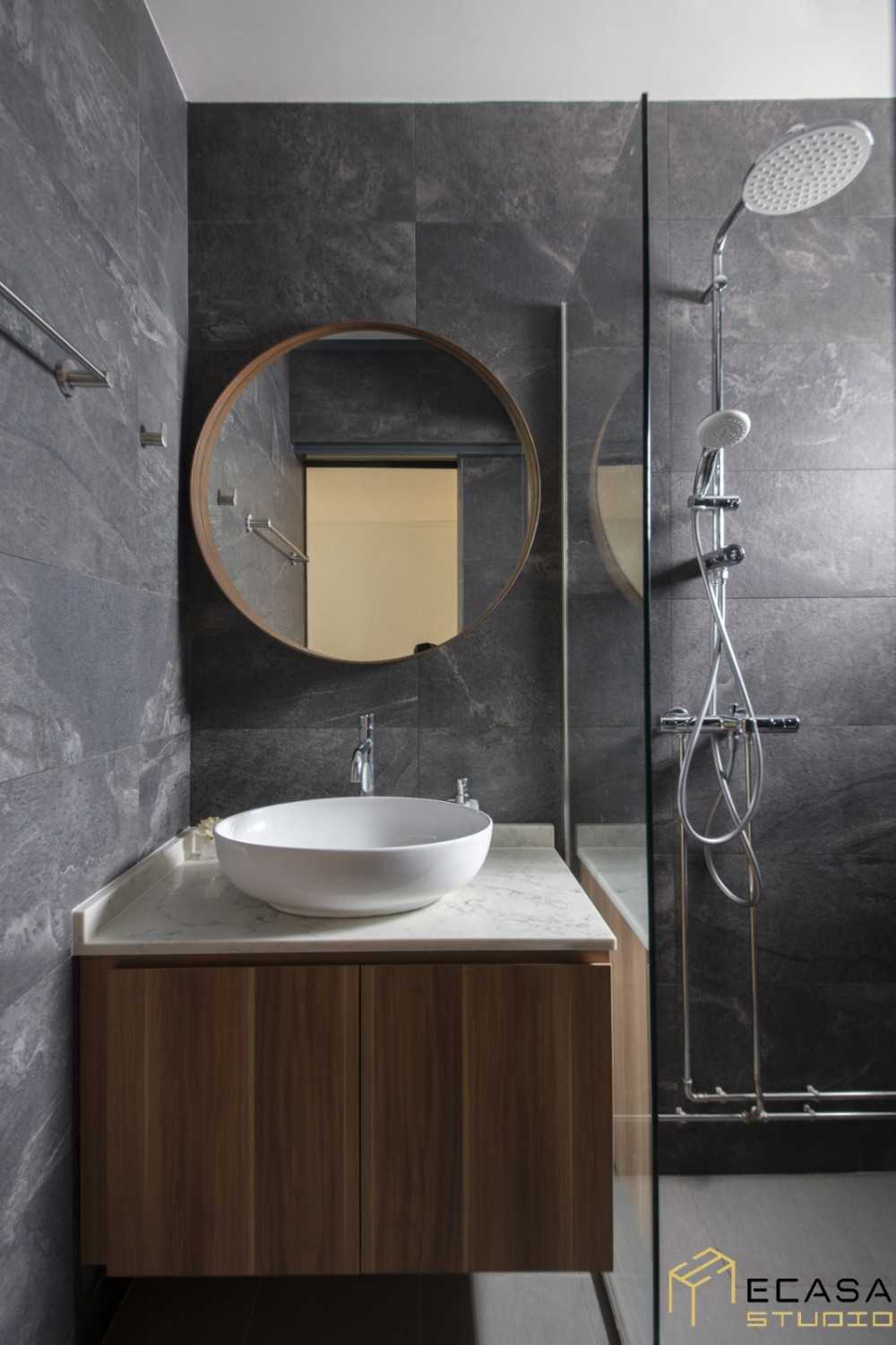 Minimalist Bathroom with Mirror and Makeup mirror