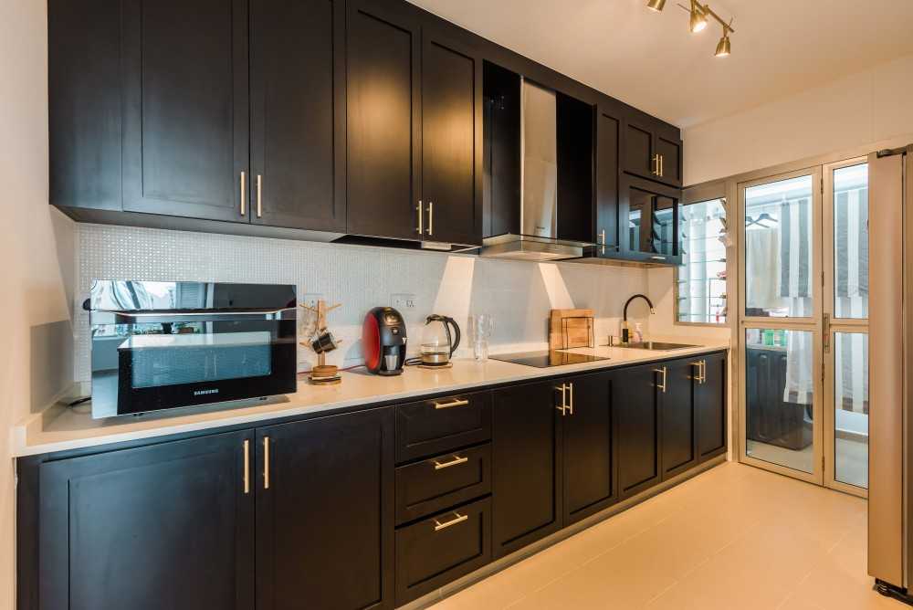 Country Kitchen with Open Kitchen and Kitchen Cabinets