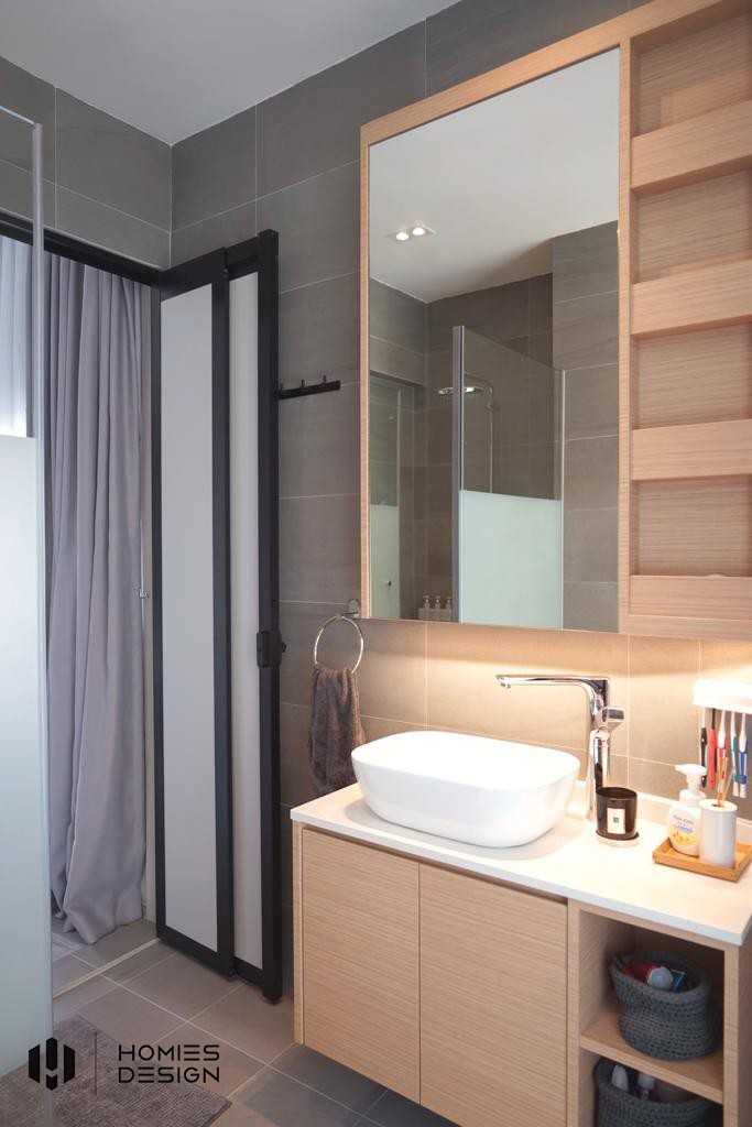 Minimalist Bathroom with Countertop and Marble Floor