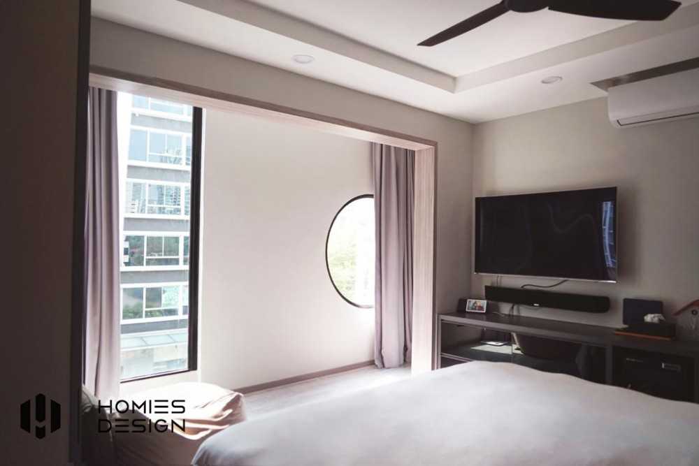 Minimalist Bedroom with Platform Bed and Homogeneous Tiles