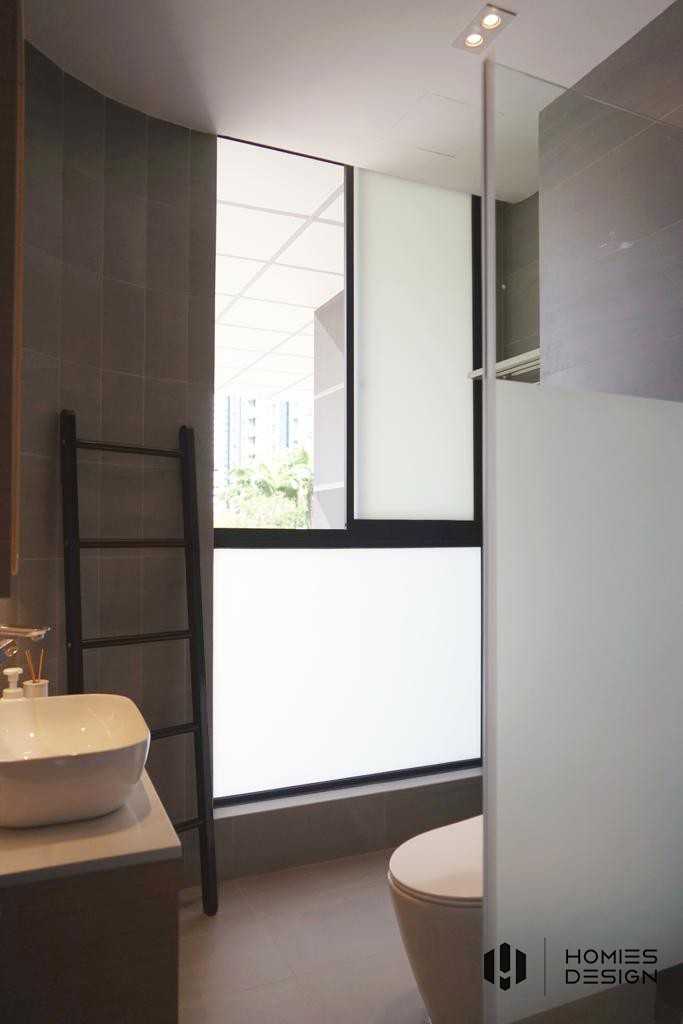 Minimalist Bathroom with Herringbone Tiling and Parquet Floor
