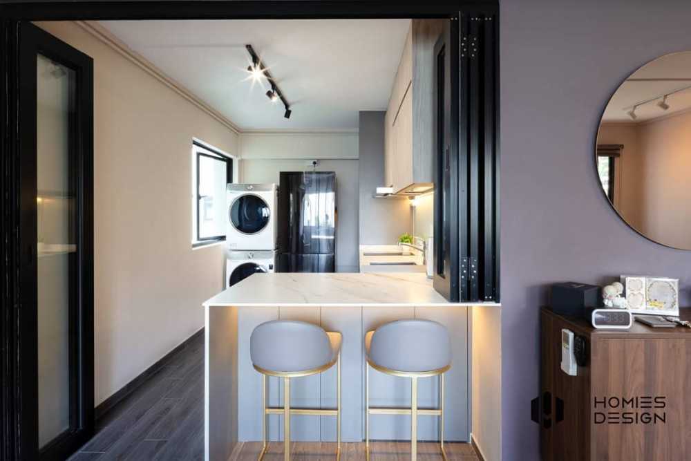 Modern Kitchen with Countertop and Homogeneous Tiles