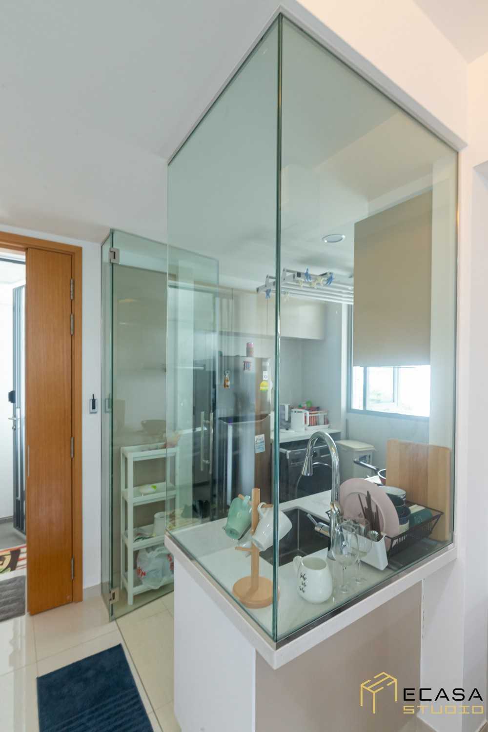 Modern Kitchen with Kitchen Window and Kitchen Accessories