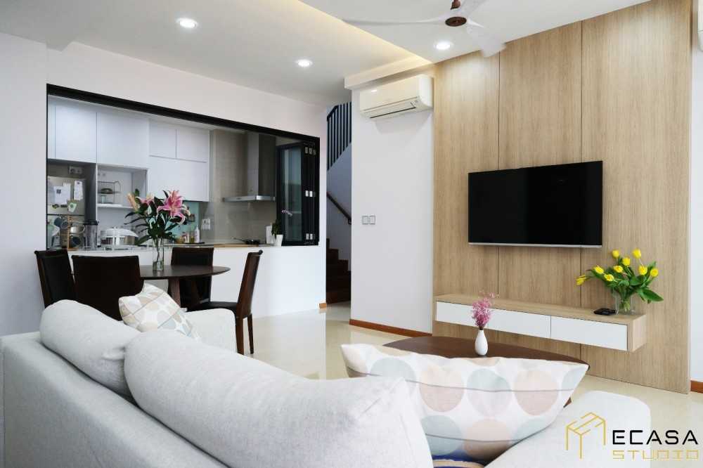 Scandinavian Dining Room with Dining Table and Dining Chairs