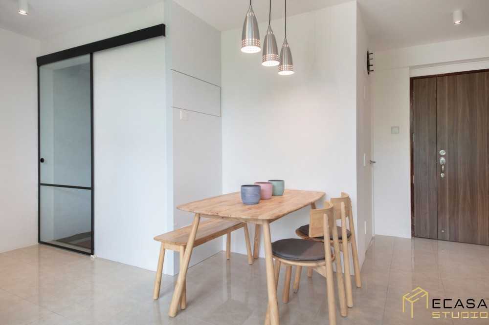Scandinavian Dining Room with Dining Table and Dining Chairs