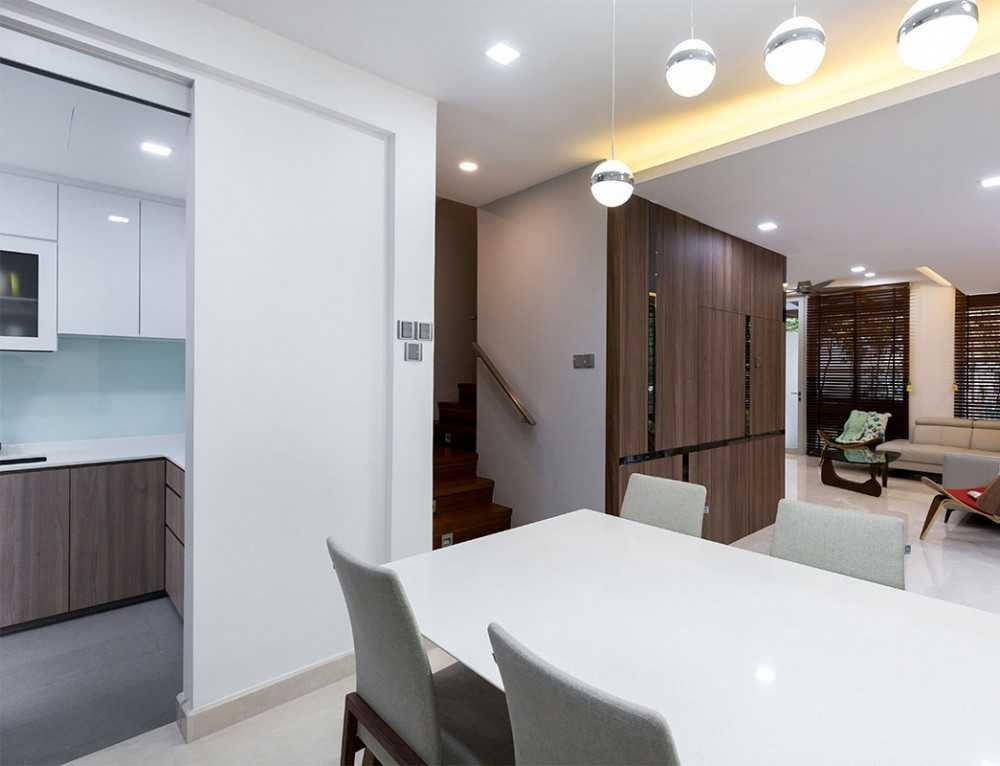 Modern Dining Room with Dining Table and Dining Chairs