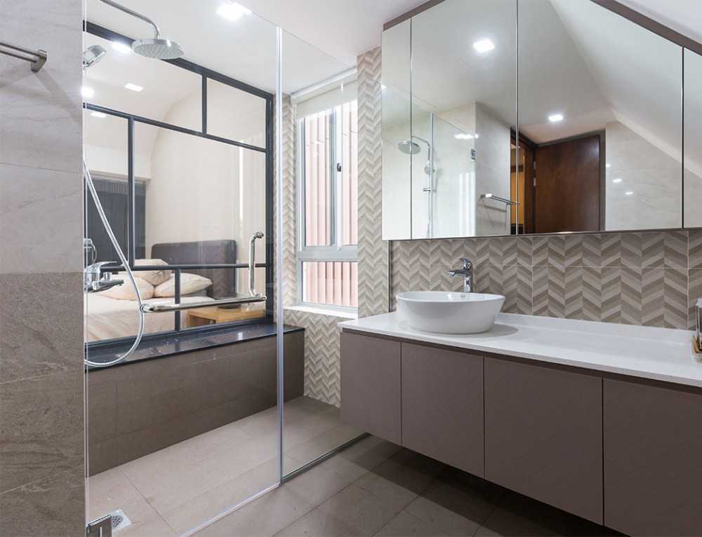 Modern Bathroom with Countertop and Rainshower