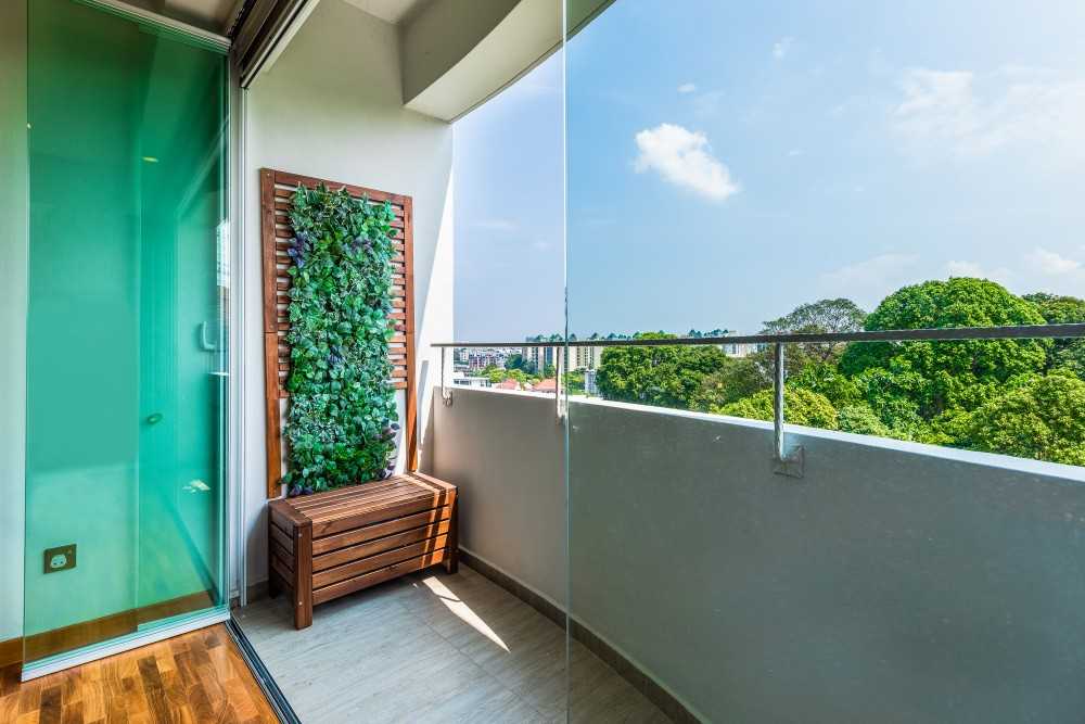 Asian Courtyard with Vinyl Flooring and Glass Door