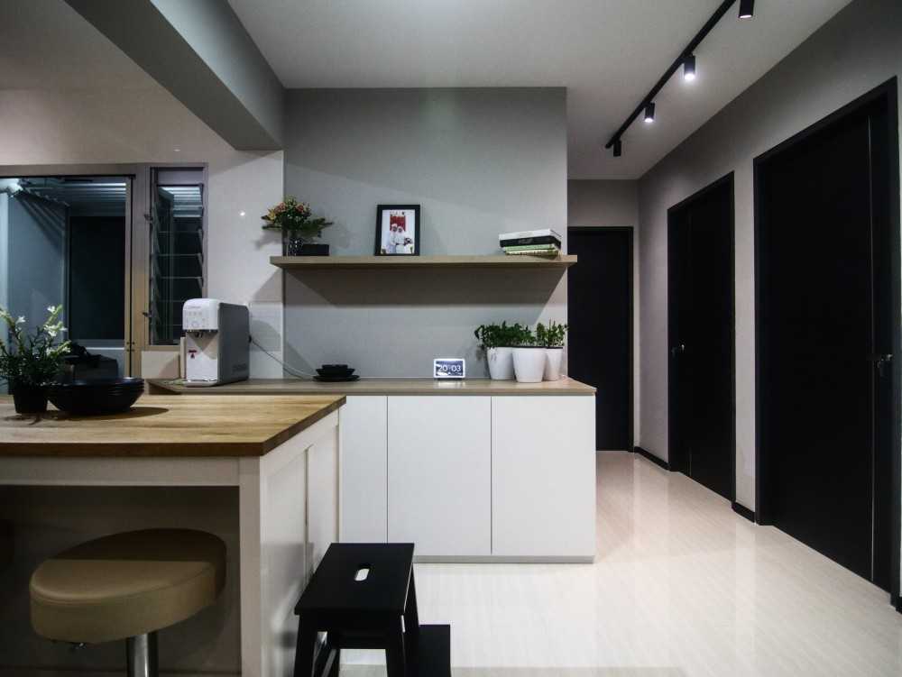 Contemporary Kitchen with Kitchen Island and Cupboard