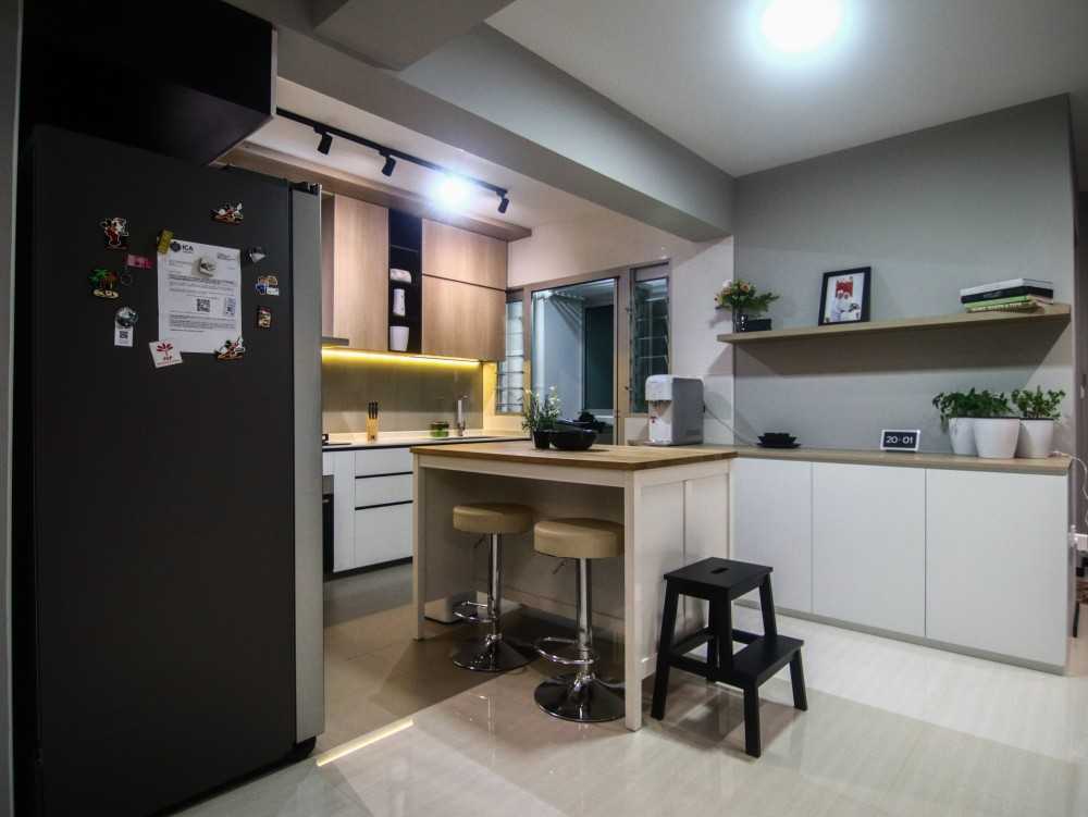 Contemporary Kitchen with Countertop and Kitchen Island