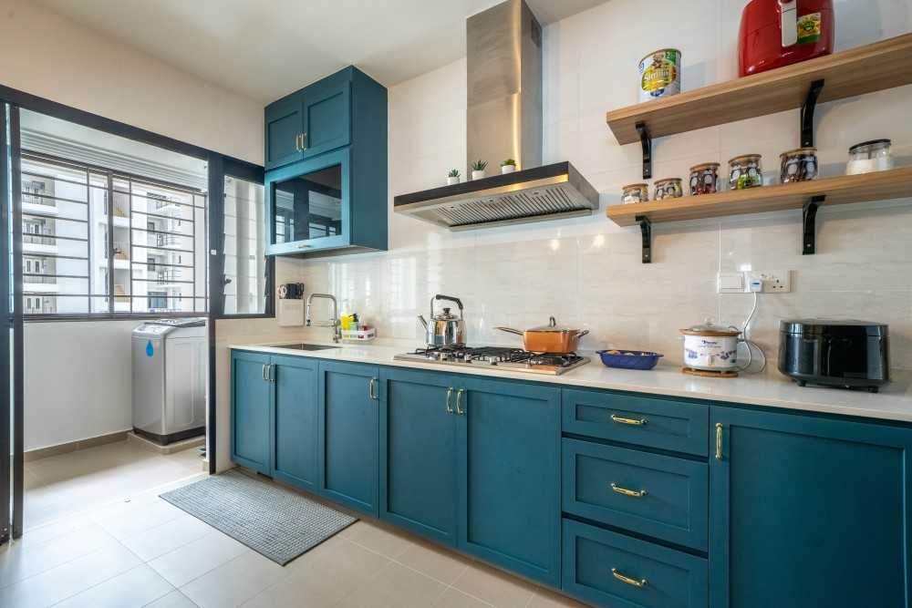 Scandinavian Kitchen with Homogeneous Tiles and Kitchen Window