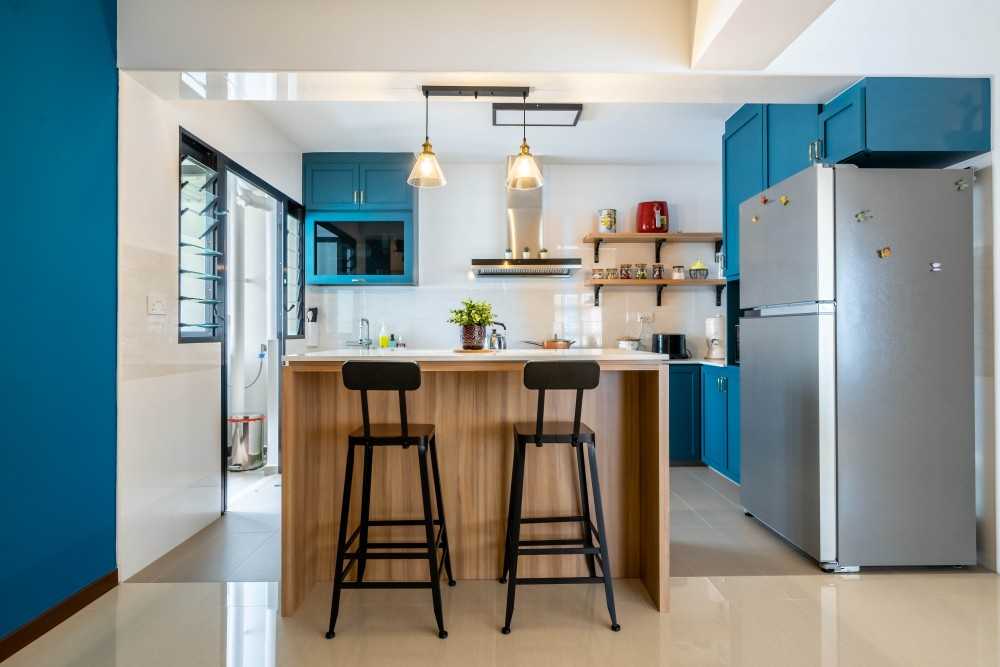 Scandinavian Kitchen with Kitchen Island and Open Kitchen