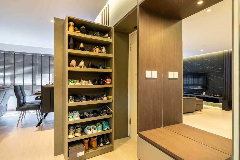 Modern Entryway with Mirror and Seating Bench