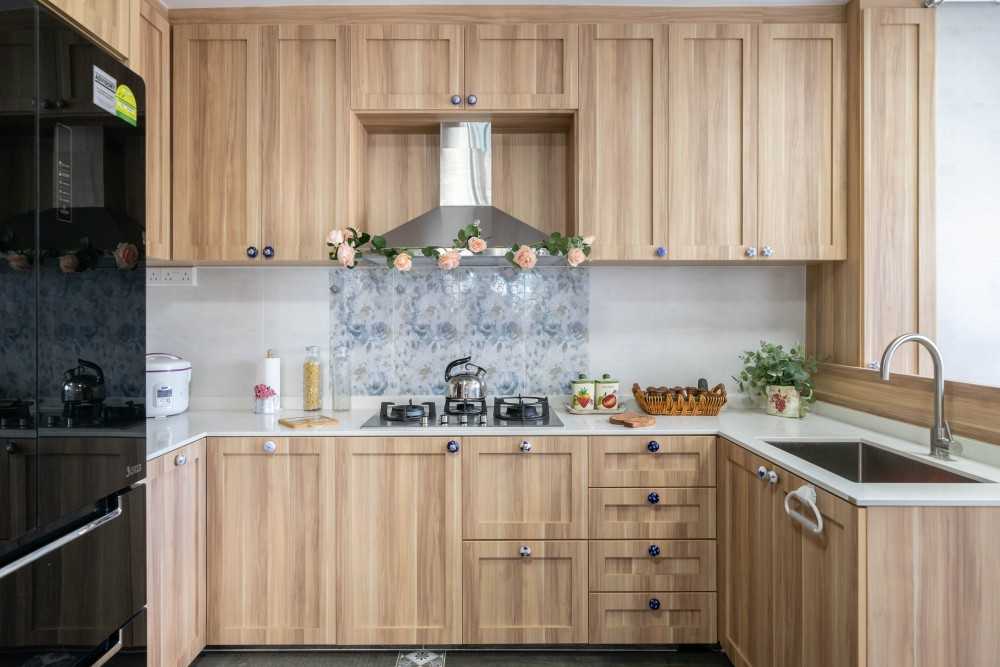 Vintage Kitchen with Vinyl Flooring and Kitchen Window