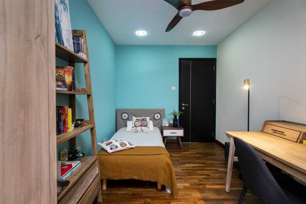 Modern Bedroom with Bookshelf and Parquet Floor