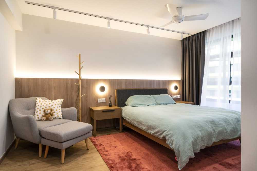 Scandinavian Bedroom with Wood Flooring and Bay Window