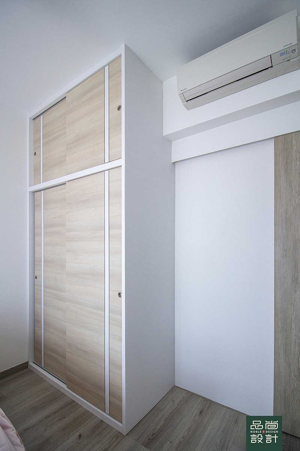 Modern Bedroom with Vinyl Flooring and Wardrobe
