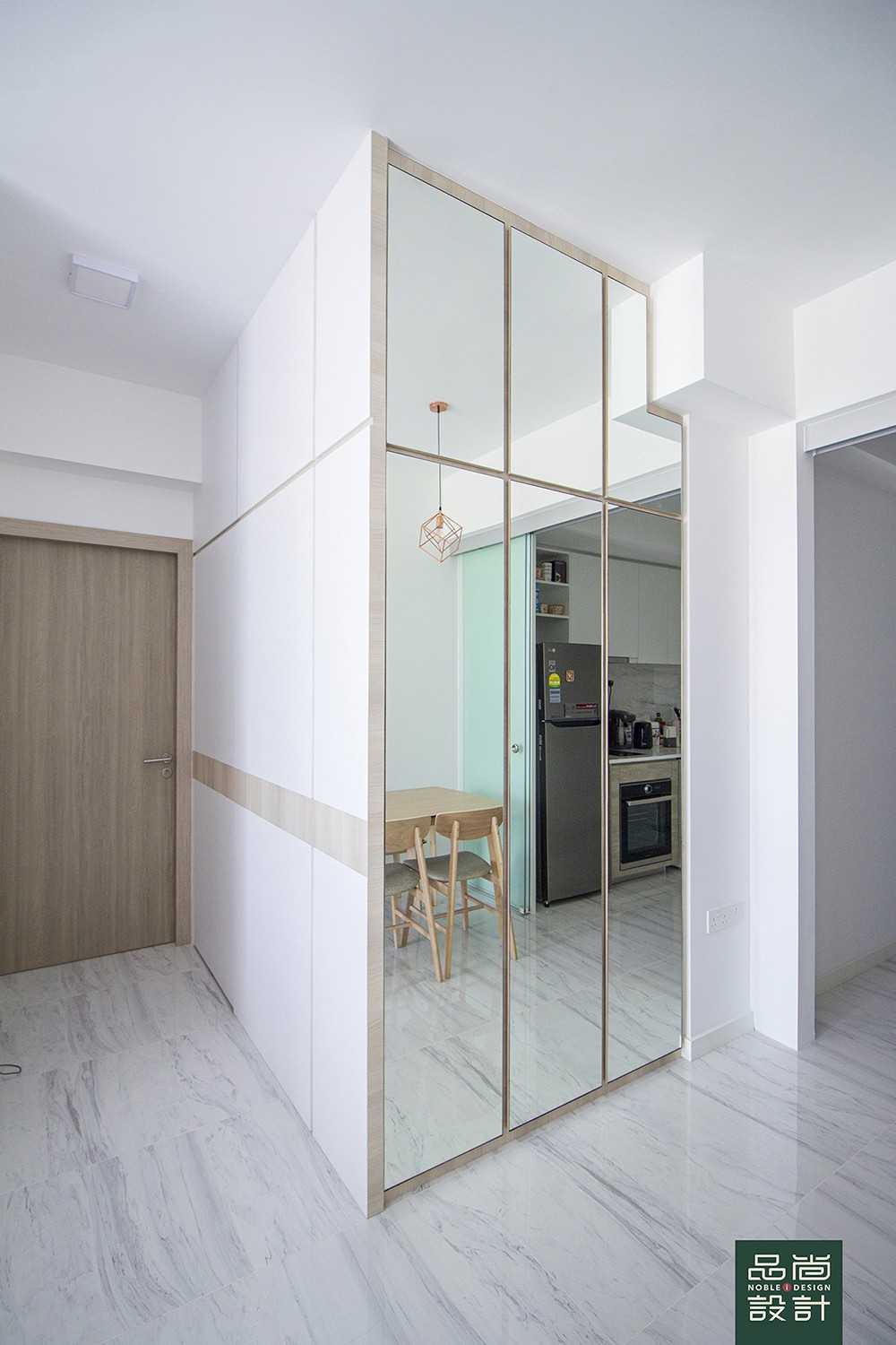 Modern Bathroom with Feature Wall and Mirror