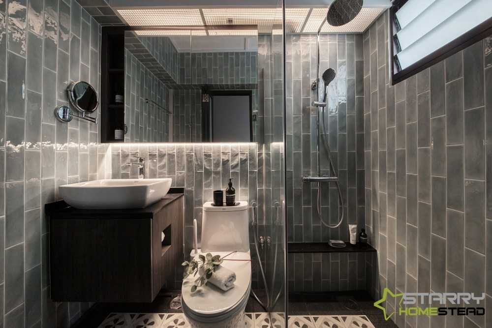 Modern Bathroom with Mirror and Bathroom Storage