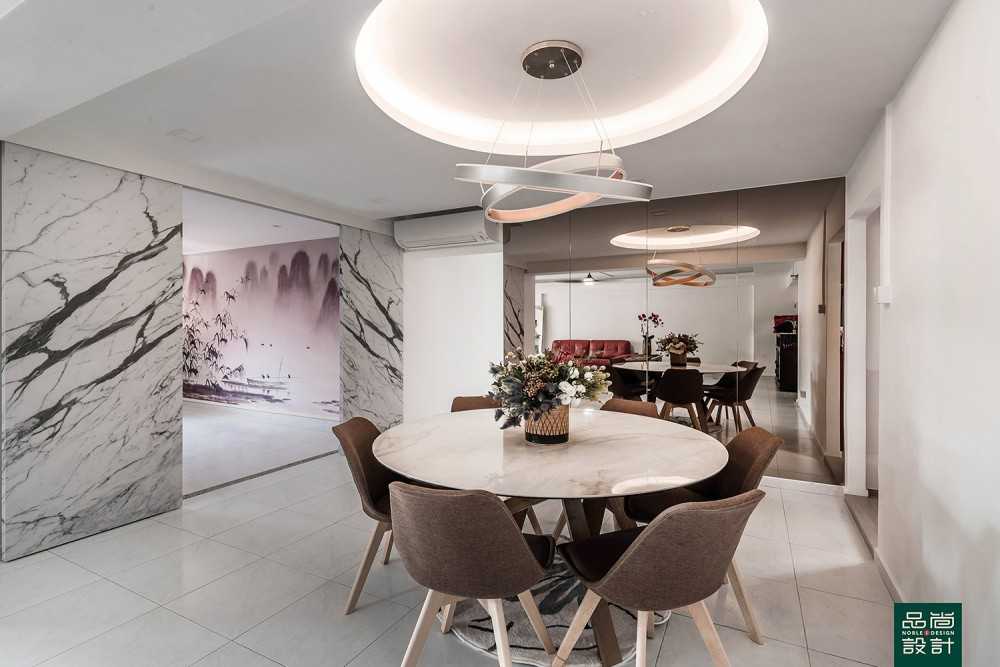 Modern Dining Room with Feature Wall and Mirror