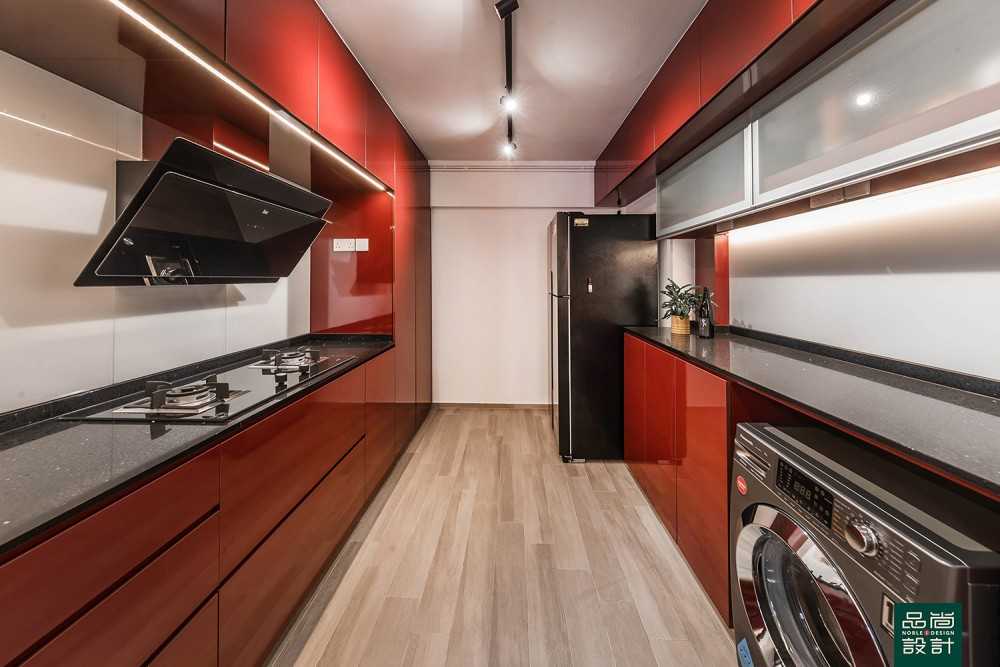 Modern Kitchen with Countertop and Homogeneous Tiles