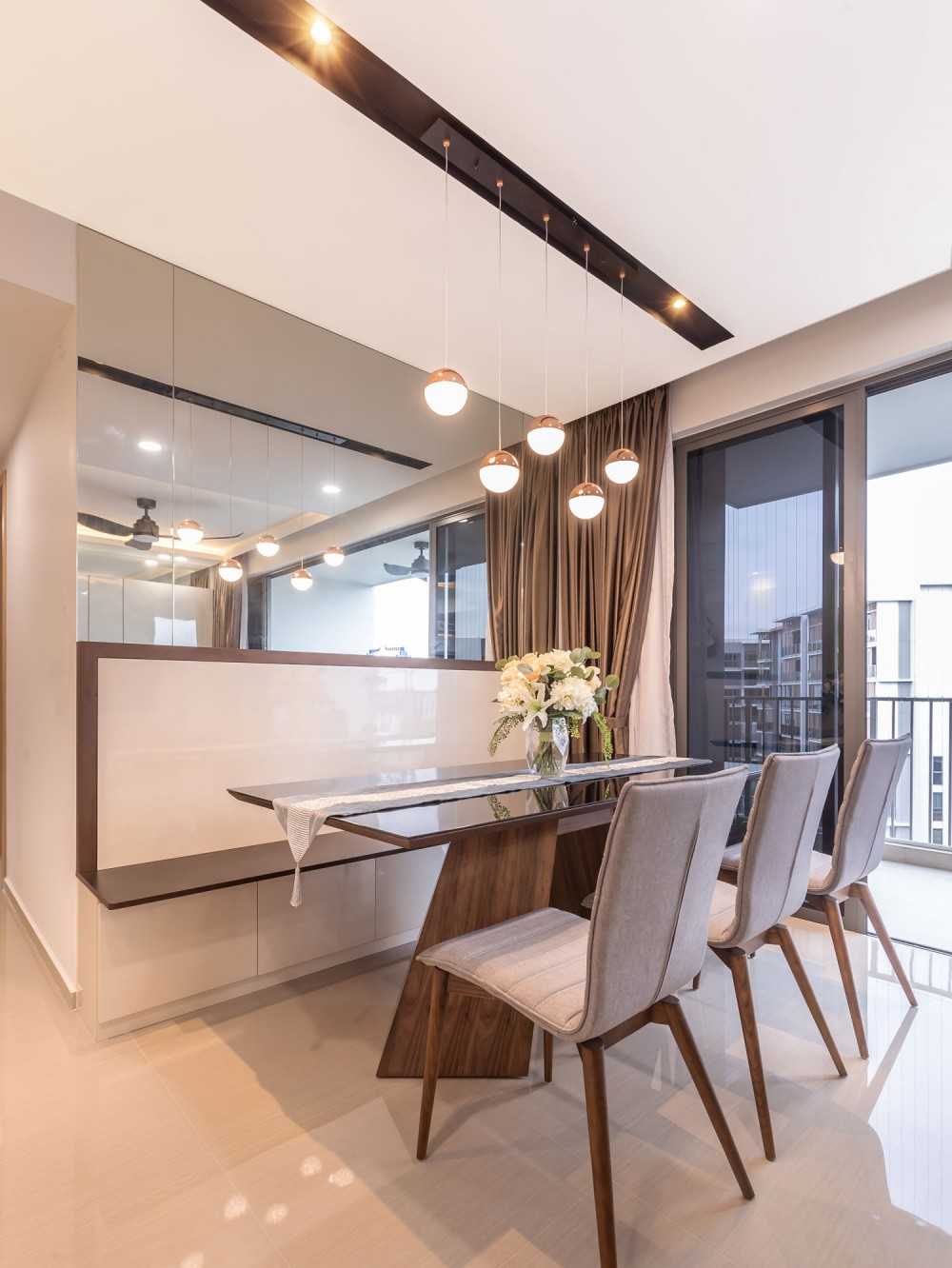Modern Dining Room with Dining Table and Dining Chairs