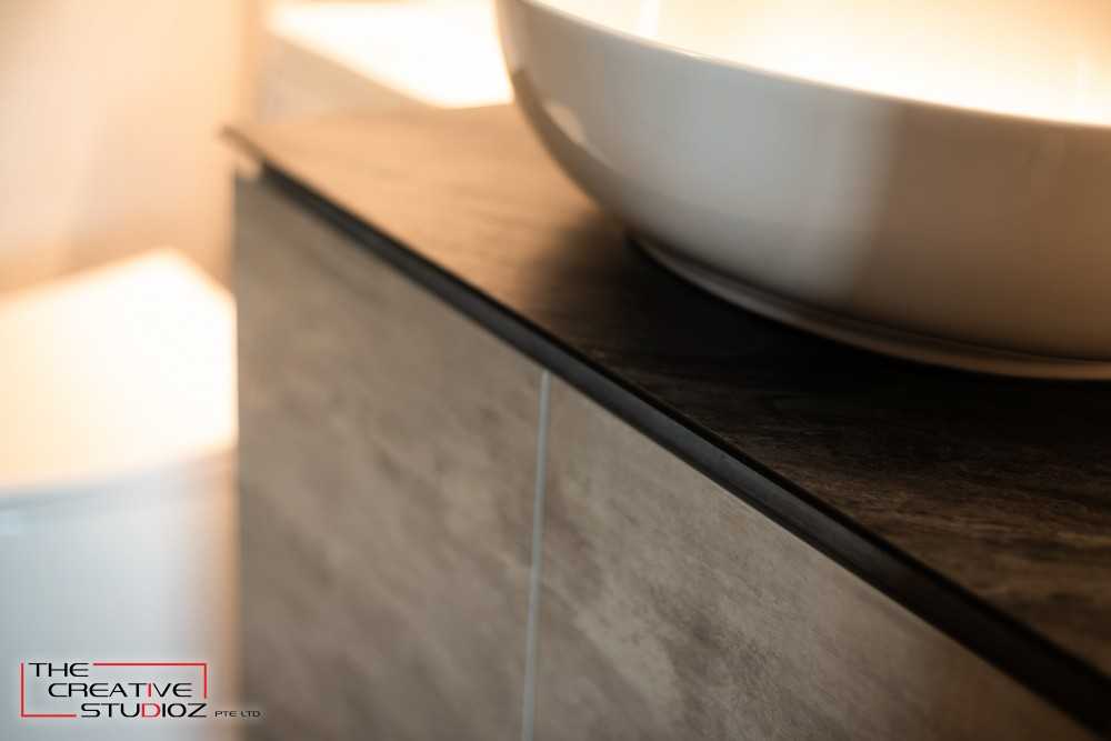 Scandinavian Bathroom with Countertop and Bathroom Storage