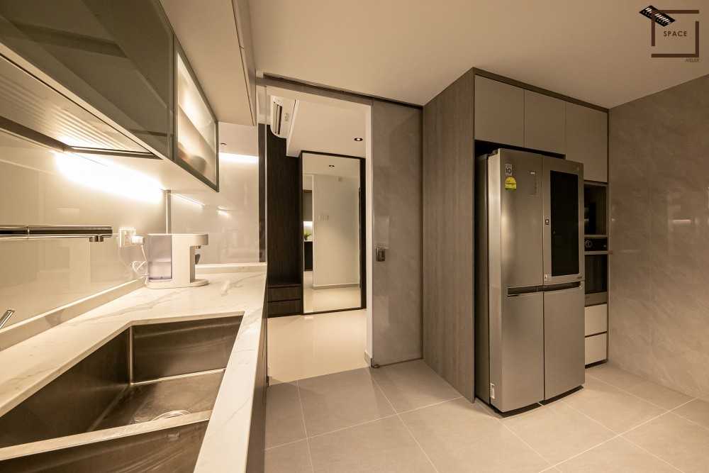 Contemporary Kitchen with Cupboard and Kitchen Tap
