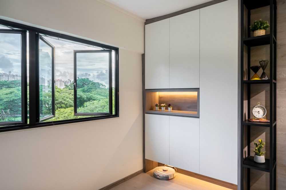 Modern Entryway with Shoe Rack and Small Storage
