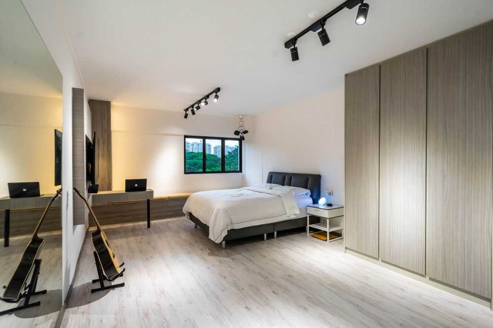 Modern Bedroom with Vinyl Flooring and Bay Window