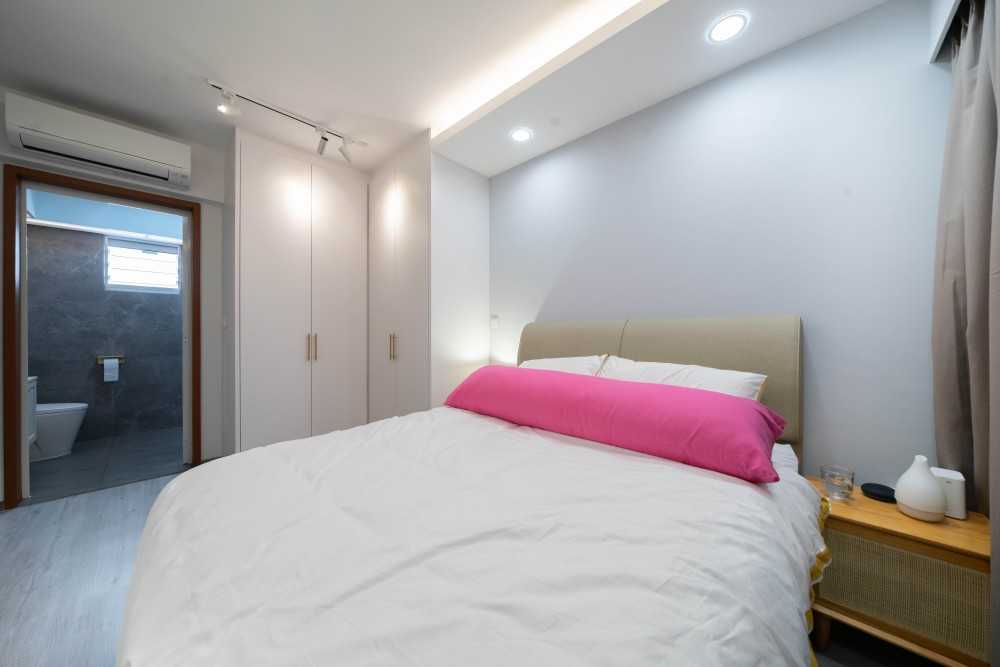 Modern Bedroom with Vinyl Flooring and Wardrobe