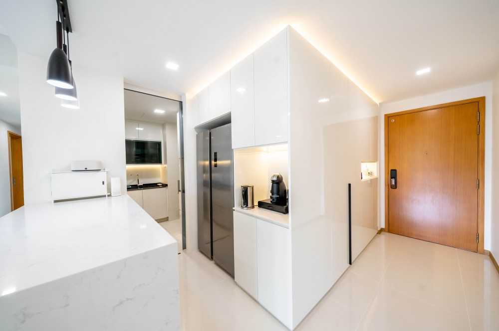 Contemporary Kitchen with Kitchen Island and Open Kitchen