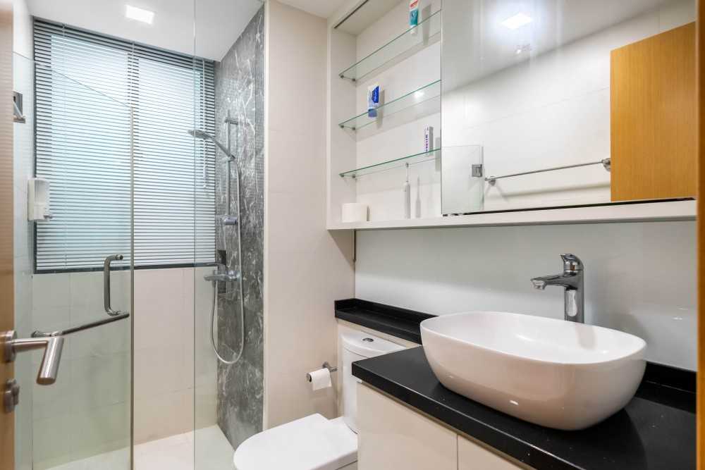 Contemporary Bathroom with Shower Screen and Bathroom Storage