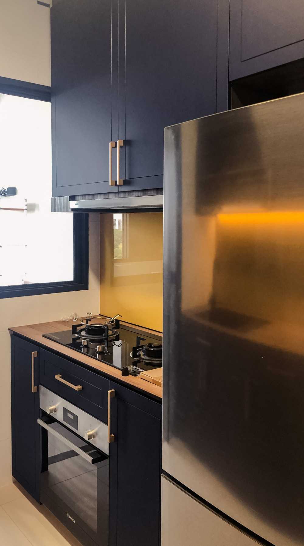 Scandinavian Kitchen with Open Kitchen and Kitchen Backsplash