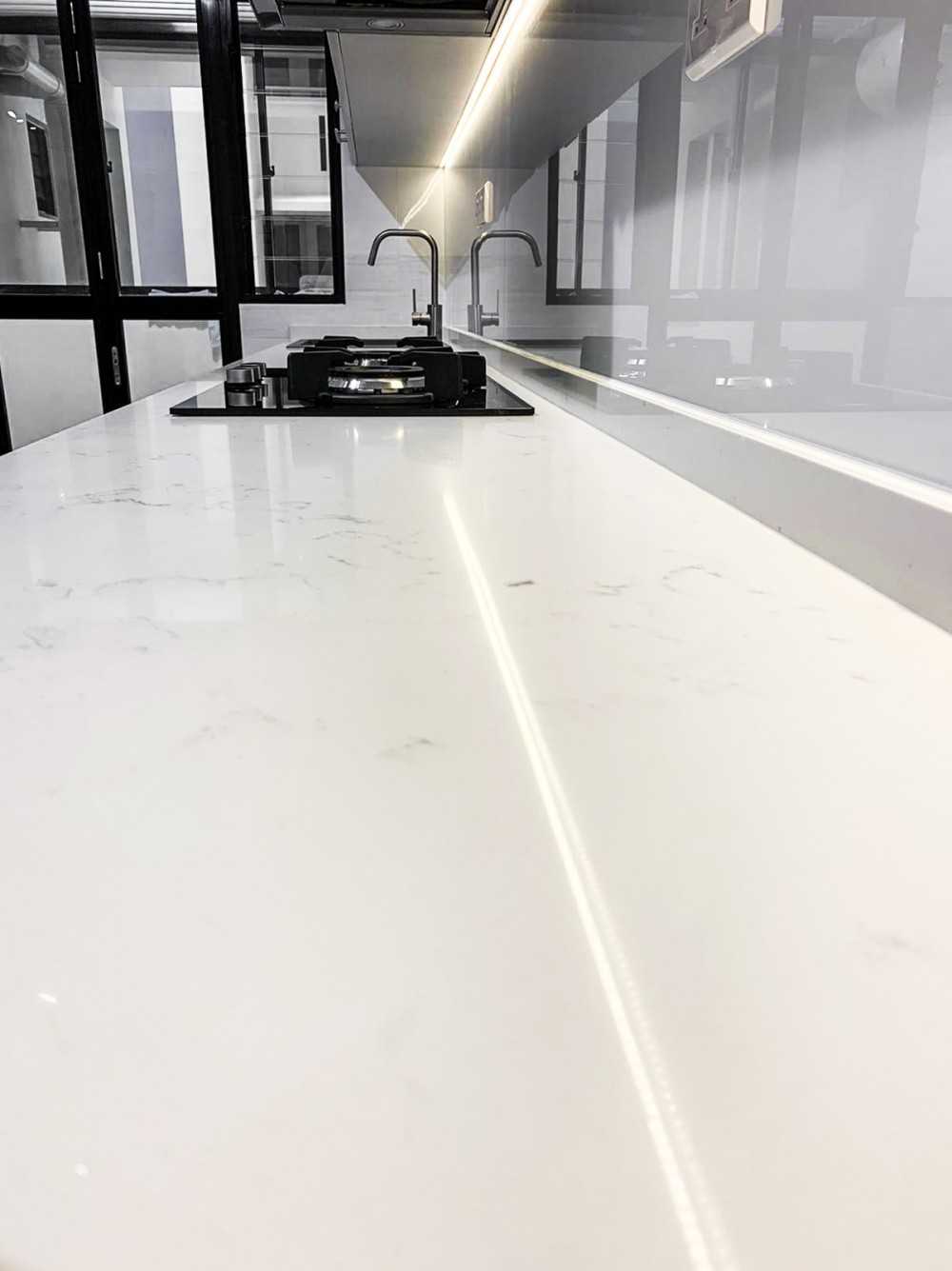 Contemporary Kitchen with Countertop and Kitchen Backsplash