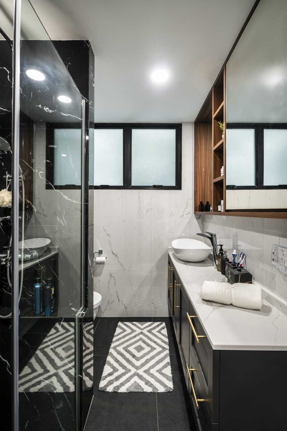 Scandinavian Bathroom with Homogeneous Tiles and Mirror