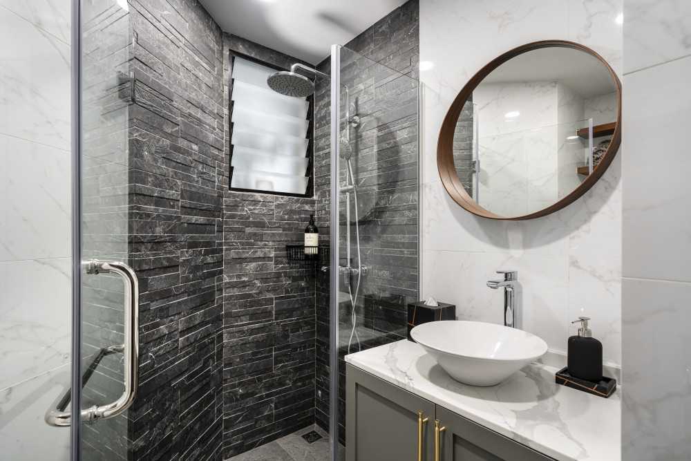 Scandinavian Bathroom with Homogeneous Tiles and Feature Wall