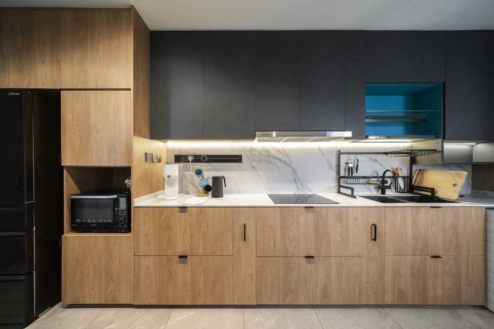 Scandinavian Kitchen with Countertop and Homogeneous Tiles