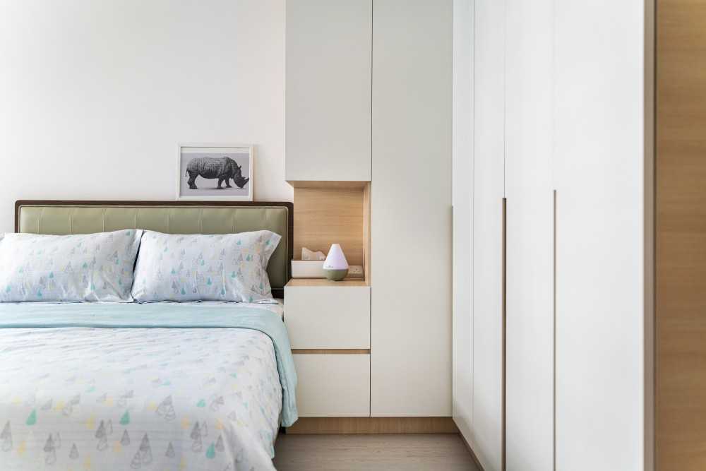 Minimalist Bedroom with Vinyl Flooring and Wardrobe