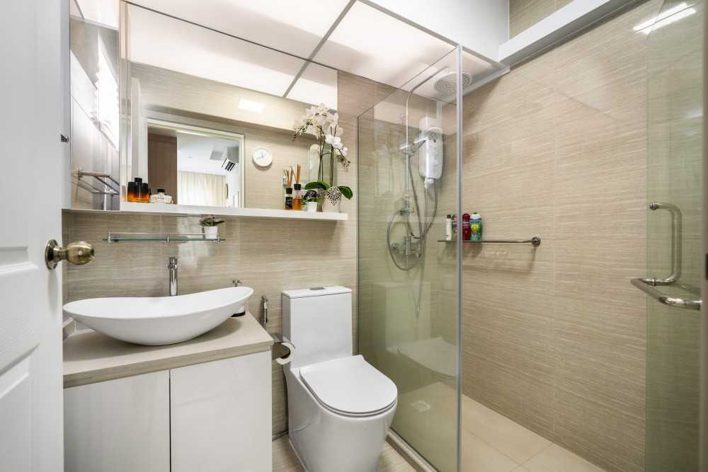 Modern Bathroom with Mirror and Shower Screen