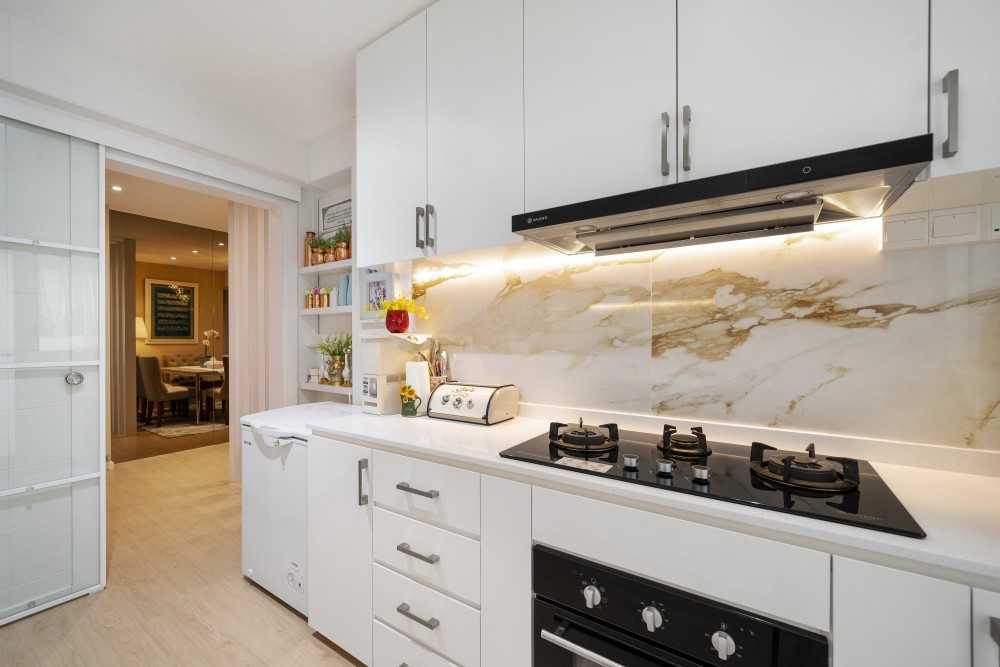 Modern Kitchen with Vinyl Flooring and Cupboard